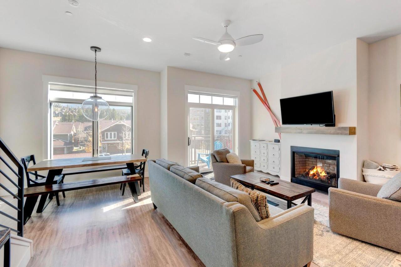 Luxury Loft Retreat: Hot Tub Haven with Mountain Views Villa Winter Park Exterior photo
